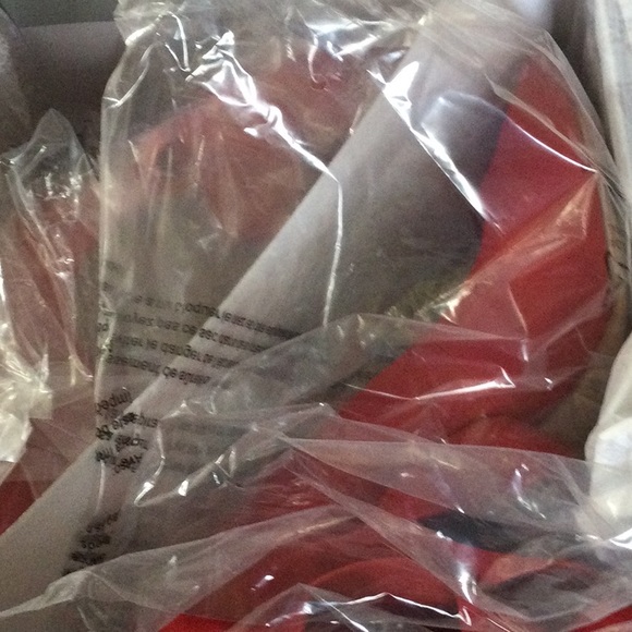 JLO Lipstick Red Rena Pump - Picture 4 of 9